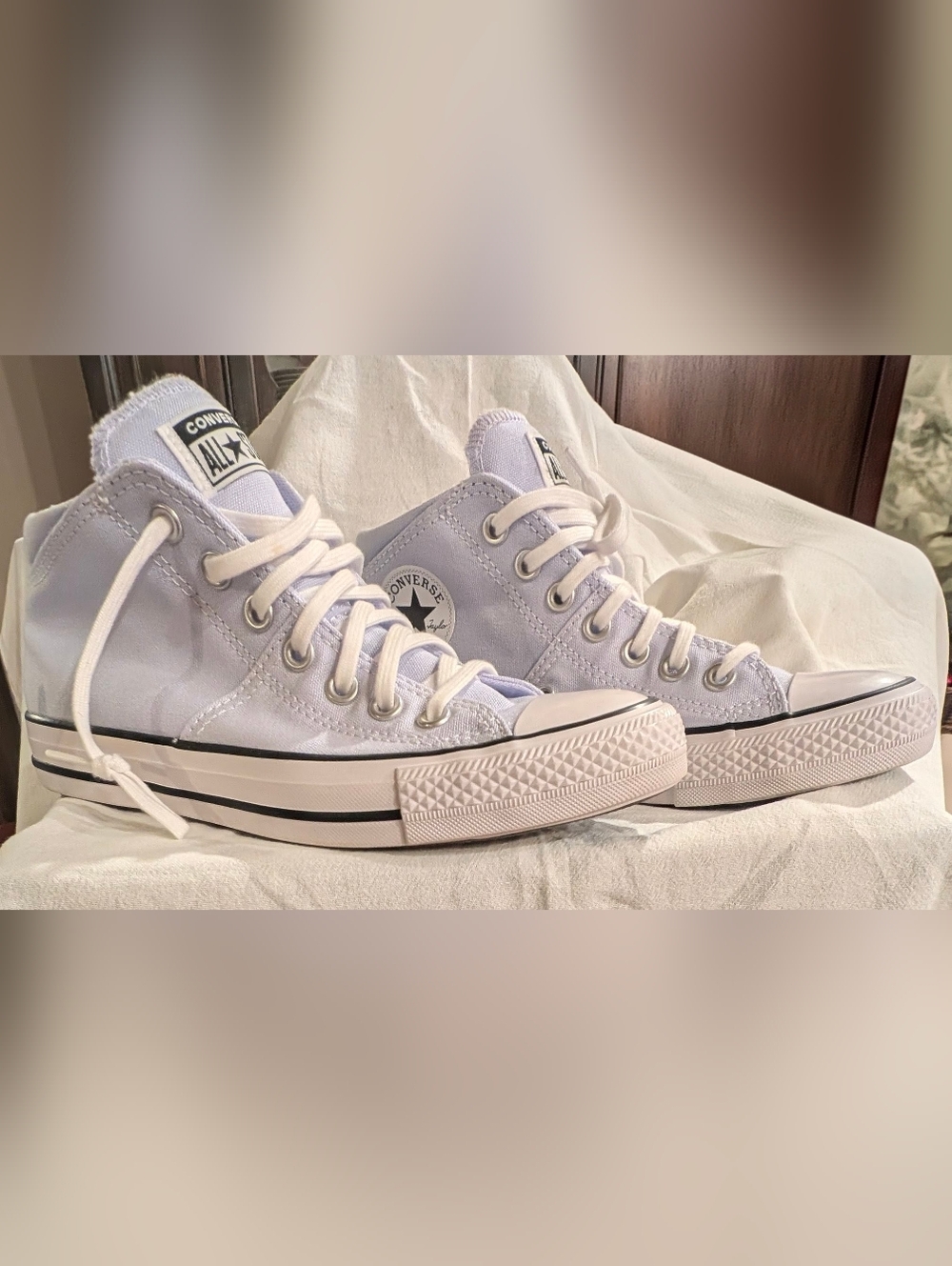 EUC Converse Women's Chuck Taylor All Star Mid-Top Sneakers, Blueberry Ice, 8